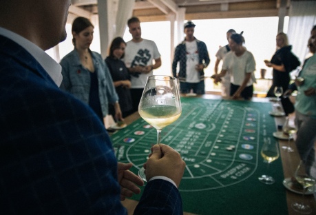 Play in the wine casino and participate in entertainment programs.